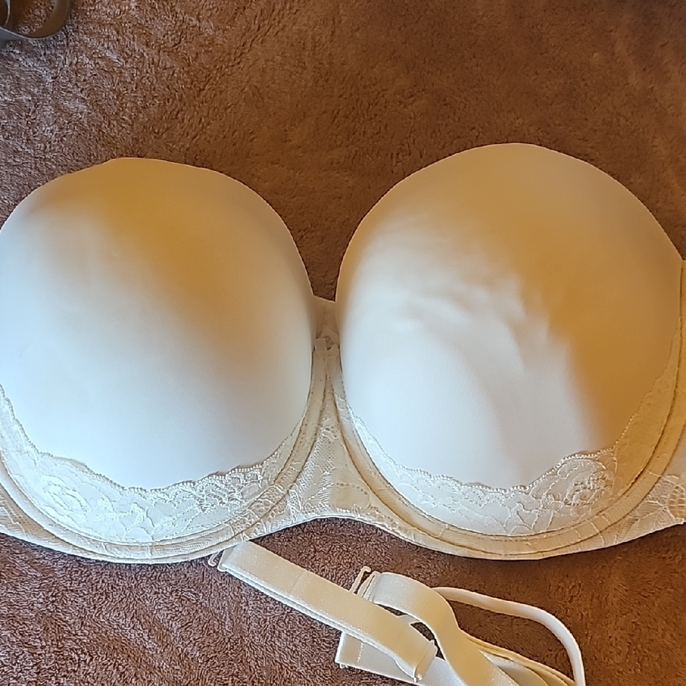 Elegant Lace Underwire Bra - Ivory